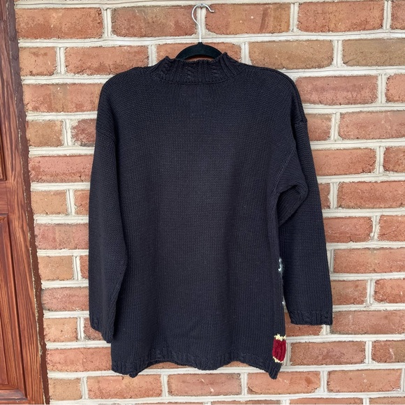 Beautiful festive Santa holiday Christmas sweater   Medium. Excellent quality - Picture 2 of 8